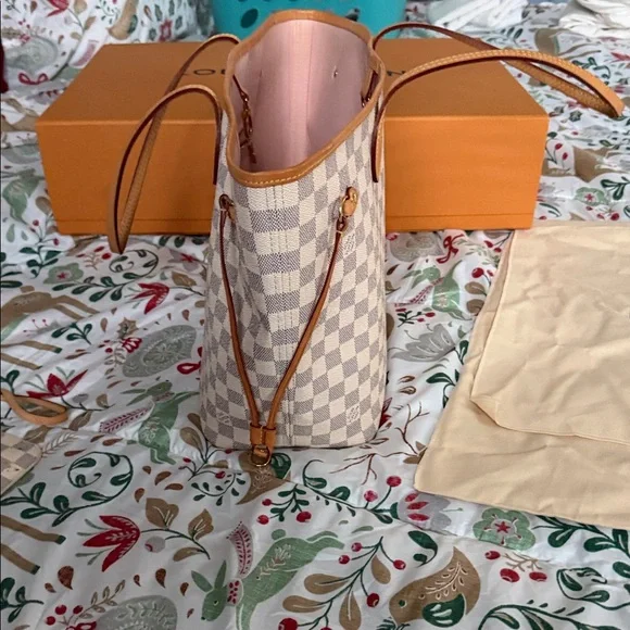 Louis Vuitton Damier Azur Tote - Cream and Tan - Picture 4 of 10